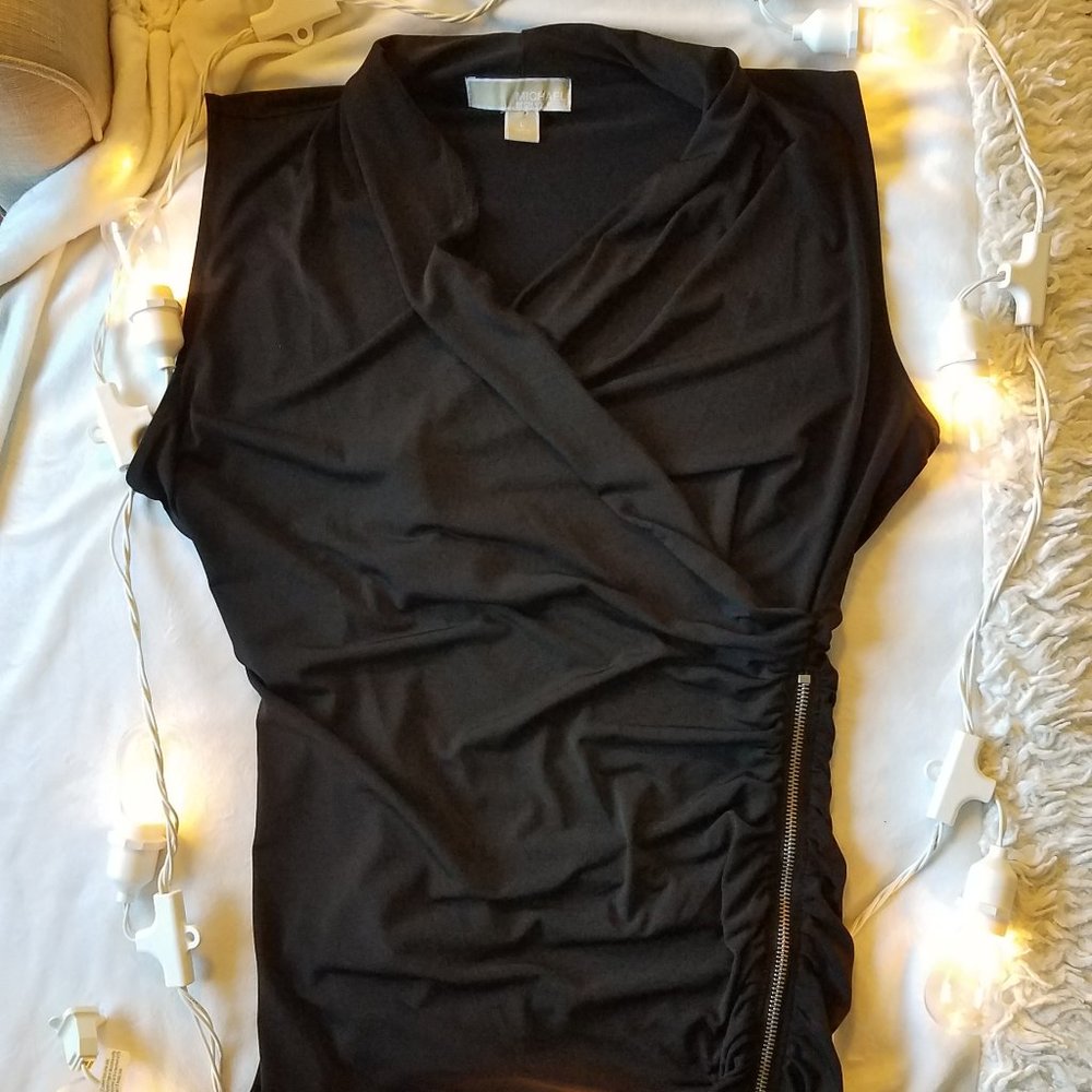 WRAP SLEEVELESS TOP
